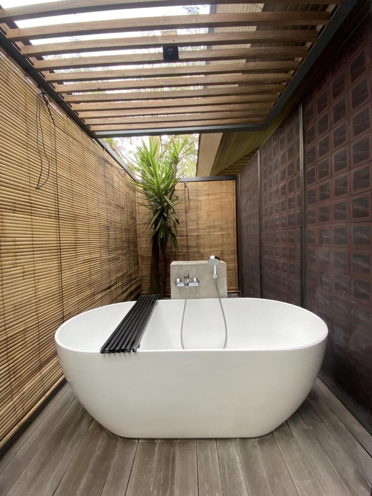 Djoglo Luxury Bungalow Wendit ภายนอก รูปภาพ